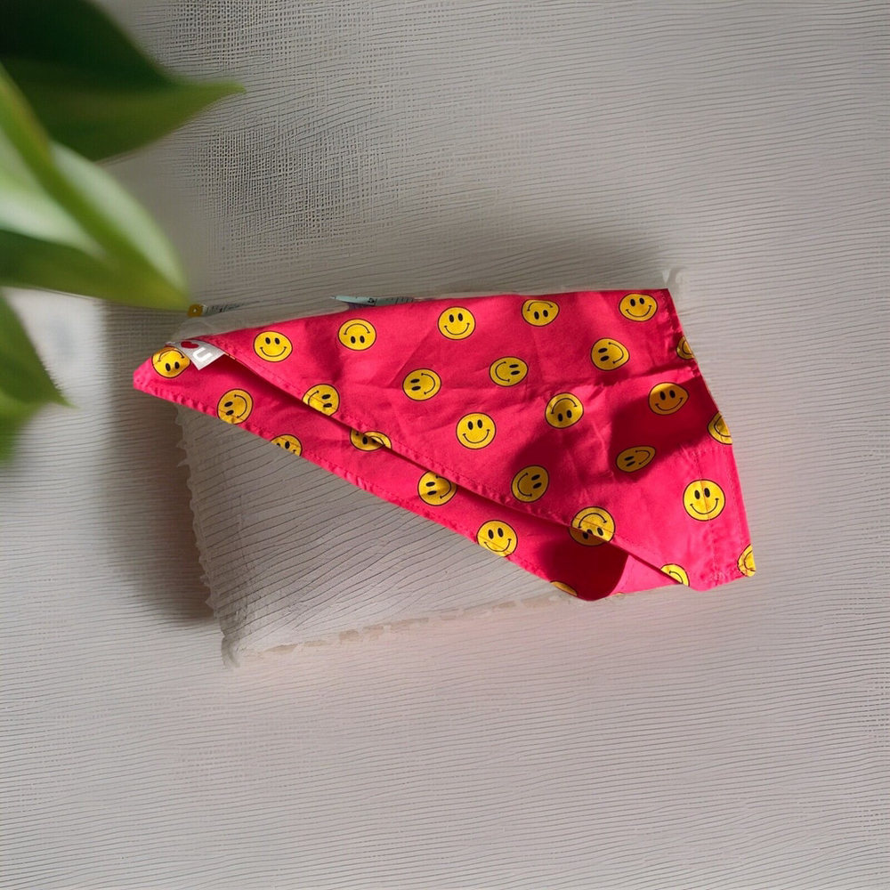 Pet Smiley Face Bandanna Med/Large•hook & Loop Closure• Hot Pink - Picture 5 of 6